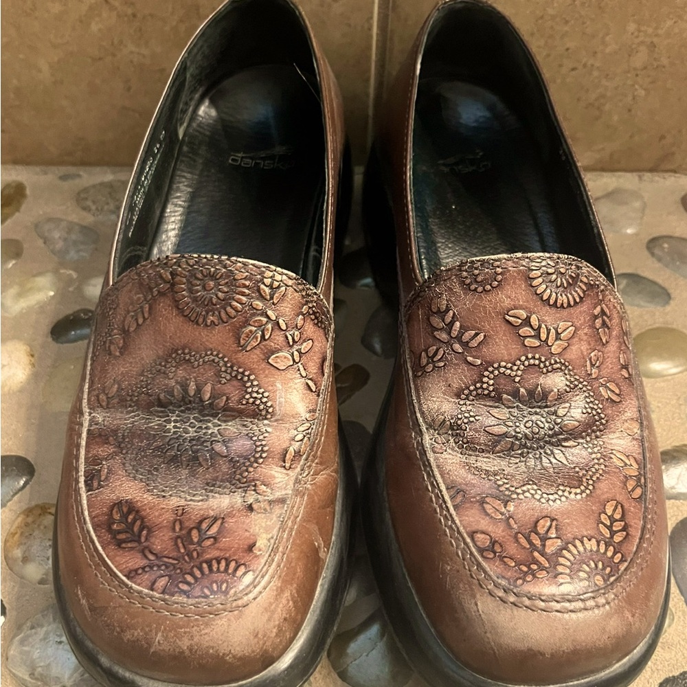 Women’s Dansko shoes.  Gently used but still in great shape!